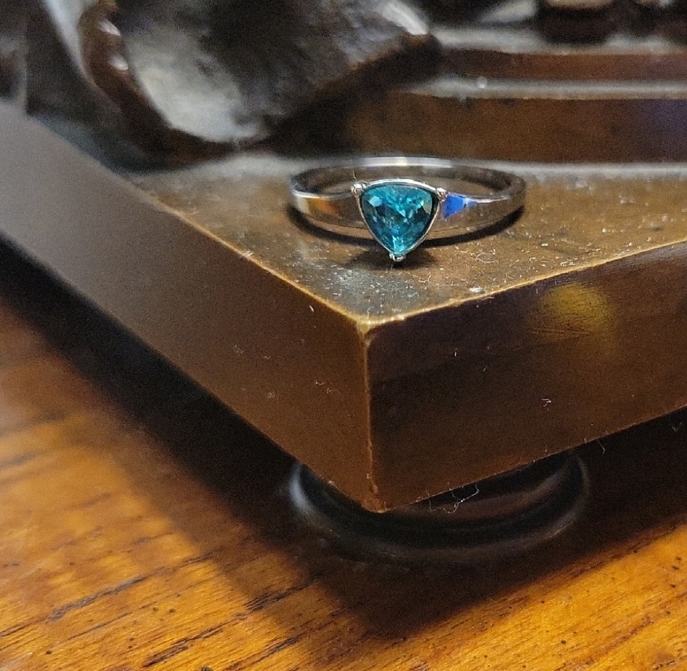 Vintage Avon Silver Tone Cocktail Ring with Aquamarine colored Crystal